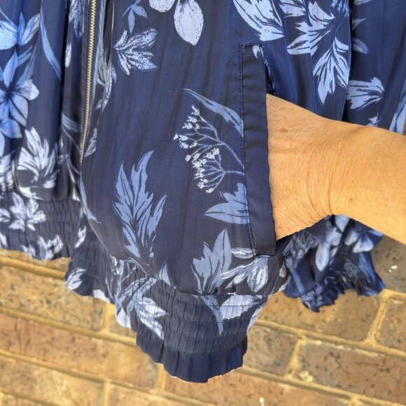 Chico's Size 2 Women's Reversible Shirred Bomber Jacket Floral Romantic L/XL - Picture 4 of 9